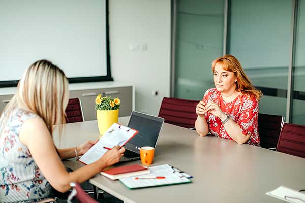Votre conseiller en insertion professionnelle vous aide à structurer votre reconversion en fonction de vos aspirations et des réalités du marché de l’emploi